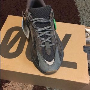 (V2 Geode) Yeezy 700